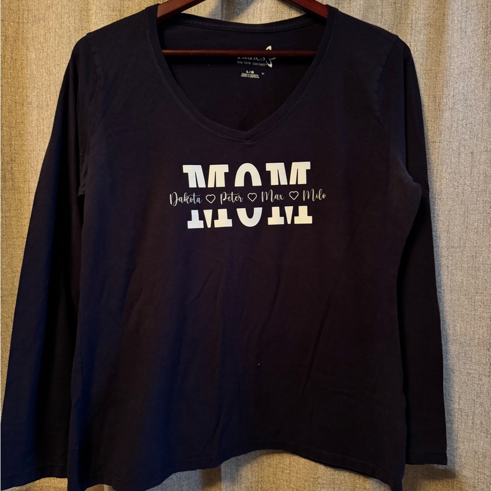 Black Long Sleeve 'MOM' Shirt
